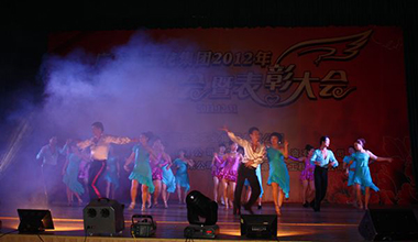 霸王花開朵朵艷，盛世歡騰迎新年